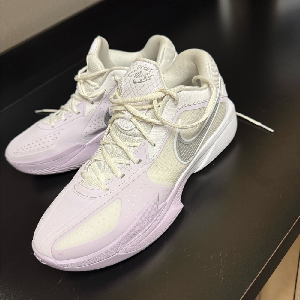 Nike Women's/mens White and Light Purple Sneakers